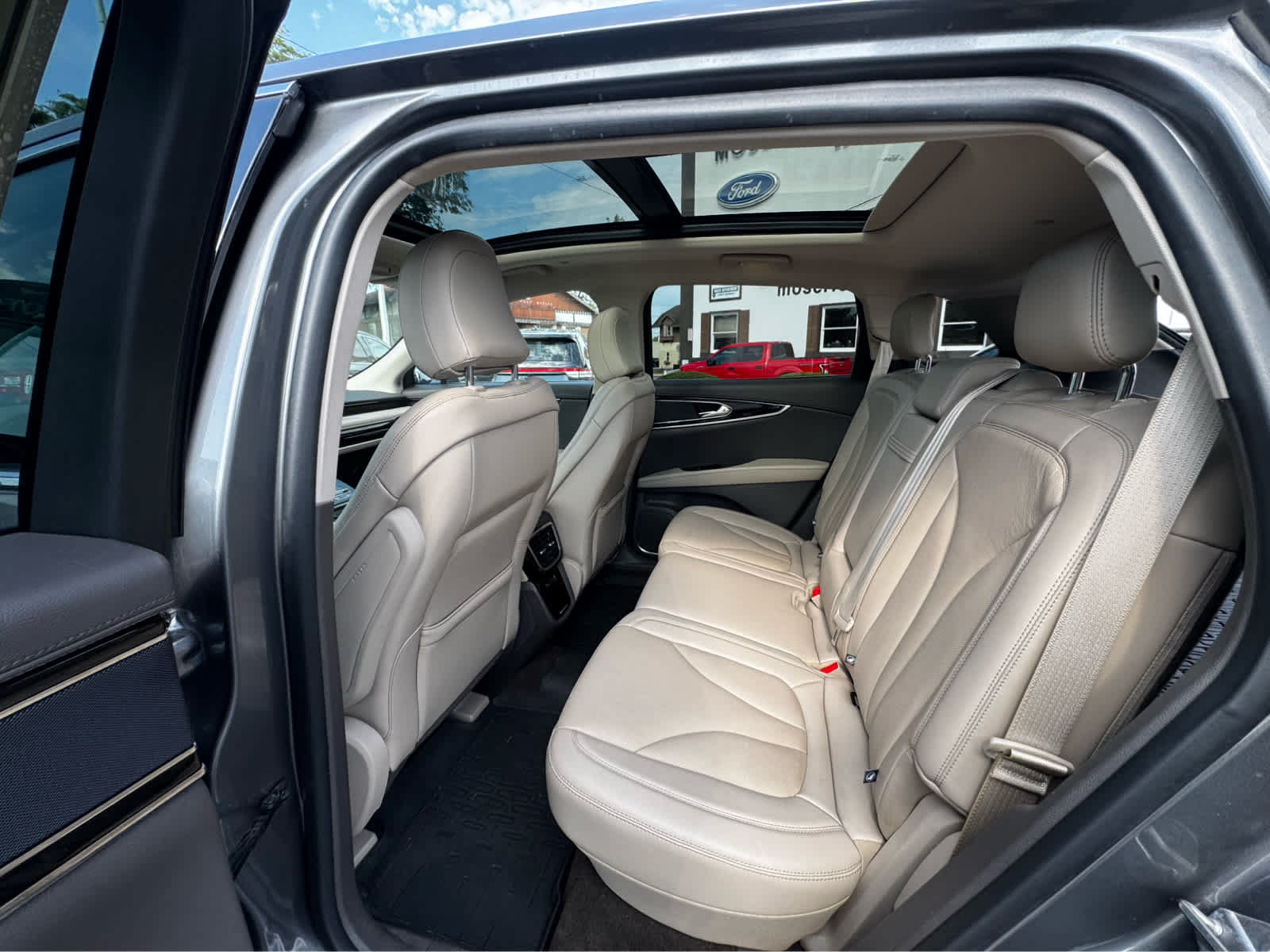 Used 2023 Lincoln Nautilus Reserve AWD/4WD image 5