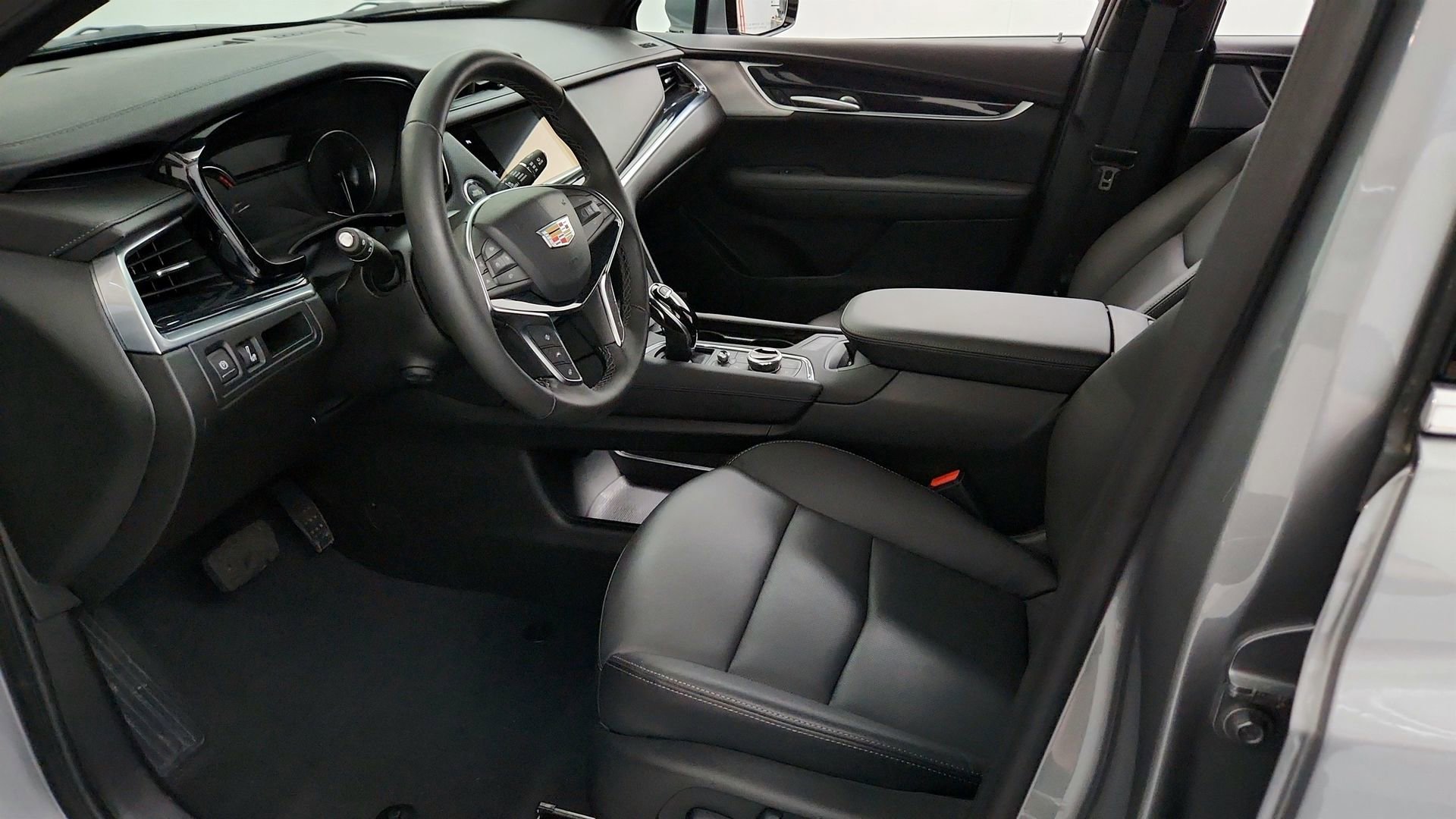 Used 2025 Cadillac XT5 Premium Luxury w/ LPO, Floor Liner Package FWD image 13