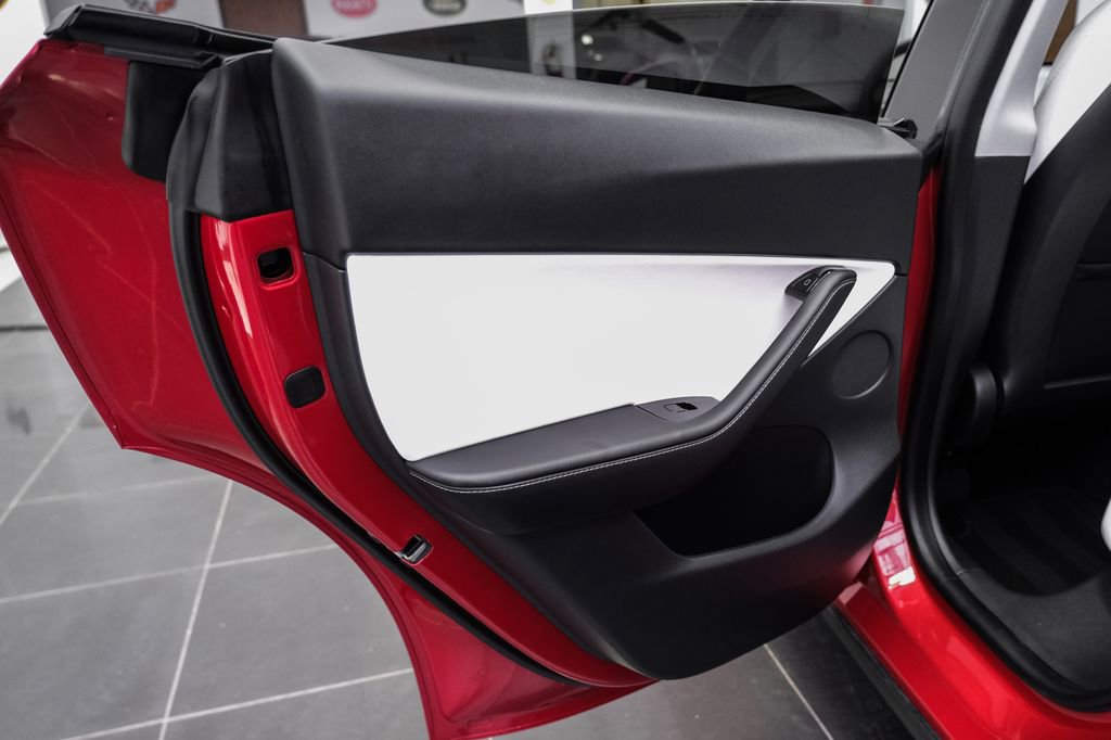 Used 2021 Tesla Model Y Long Range AWD/4WD image 40