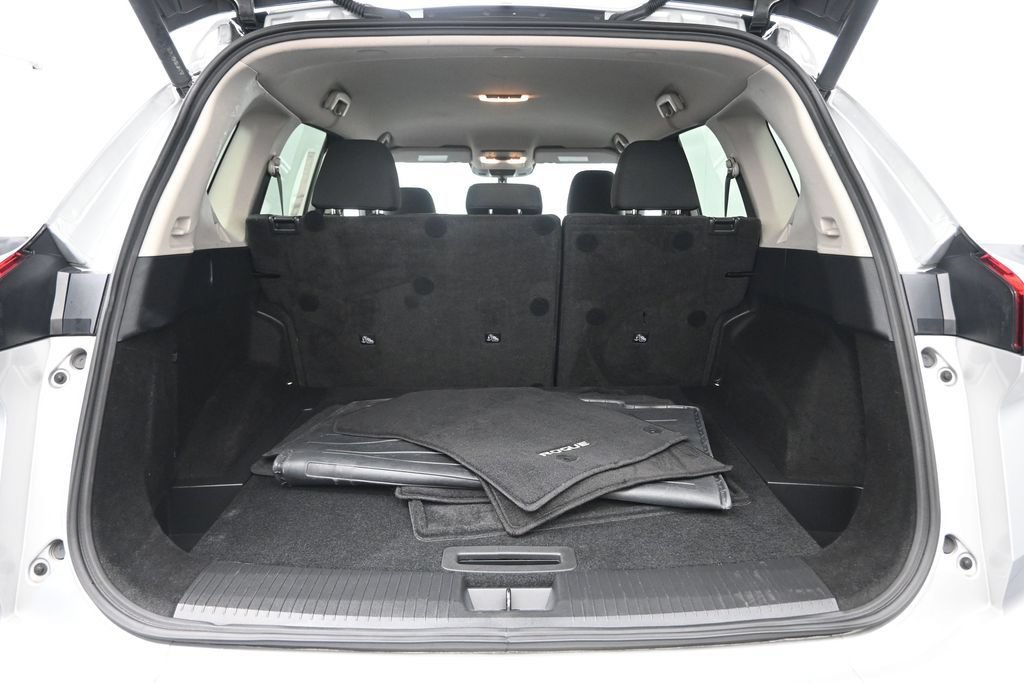 Used 2025 Nissan Rogue SV AWD/4WD image 28