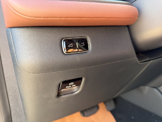 New 2026 Lincoln Navigator L Reserve AWD/4WD image 22
