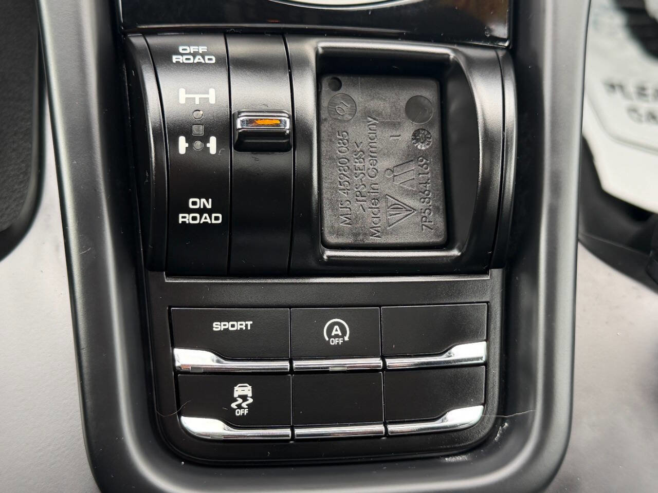 Used 2015 Porsche Cayenne S image 56