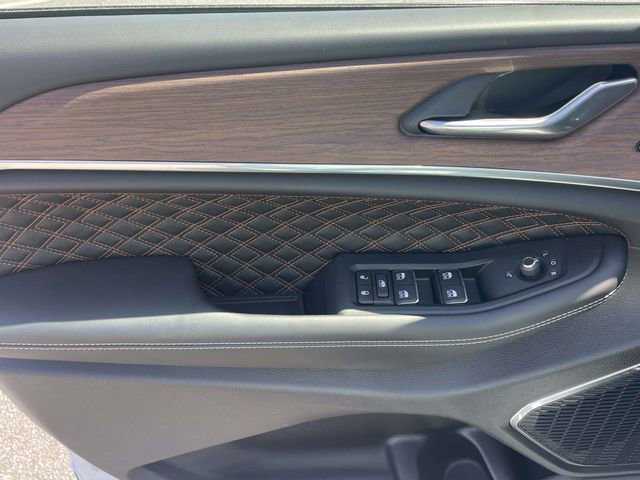 Used 2025 Jeep Grand Cherokee Summit AWD/4WD image 17