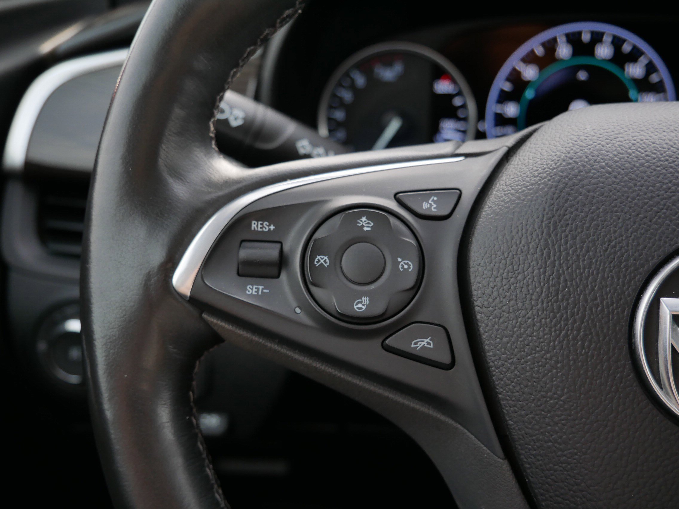 Used 2019 Buick Envision Premium w/ Driver Confidence Package image 28