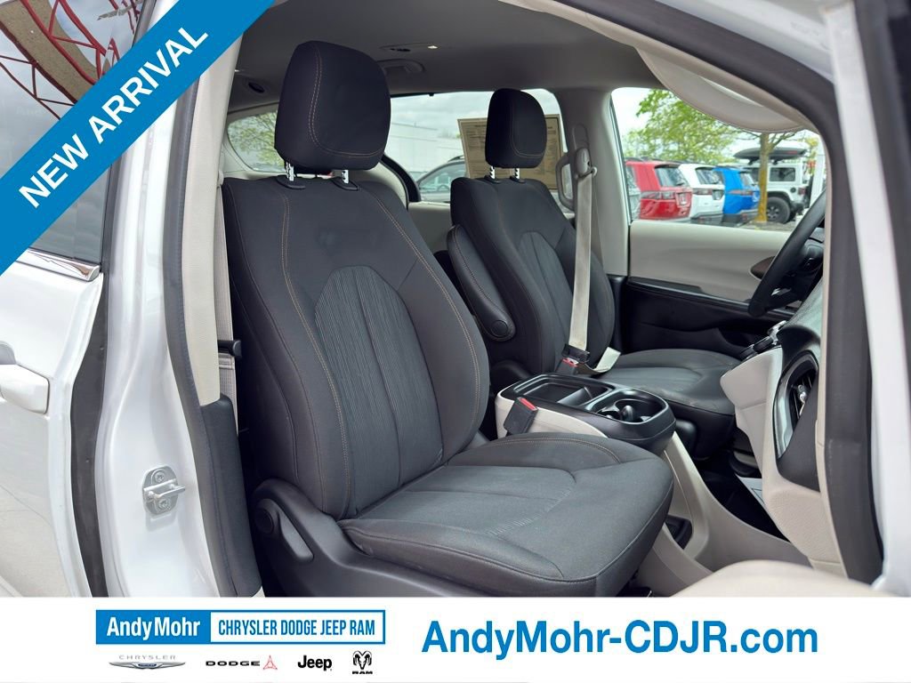 Used 2018 Chrysler Pacifica Touring Plus FWD image 39