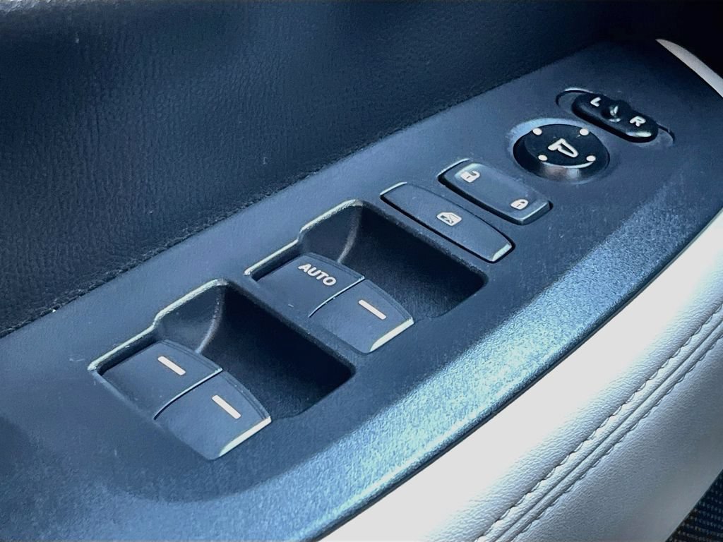 Used 2025 Honda HR-V LX image 17
