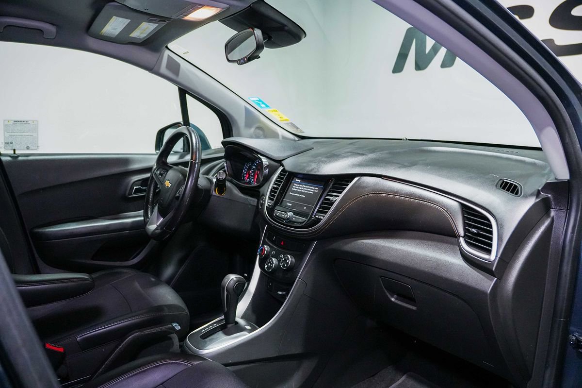 Used 2022 Chevrolet Trax LT w/ Driver Confidence Package AWD/4WD image 23