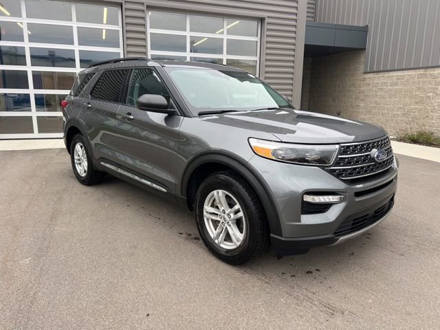 Used 2024 Ford Explorer XLT w/ Equipment Group 202A AWD/4WD image 3