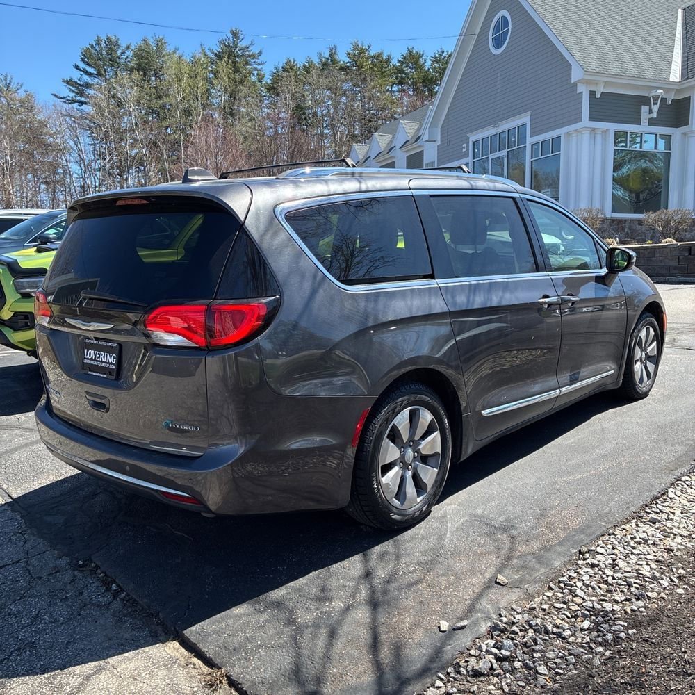 Used 2018 Chrysler Pacifica Limited w/ Advanced Safetytec Group FWD image 3
