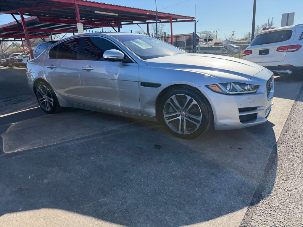 Used 2017 Jaguar XE Premium RWD image 11