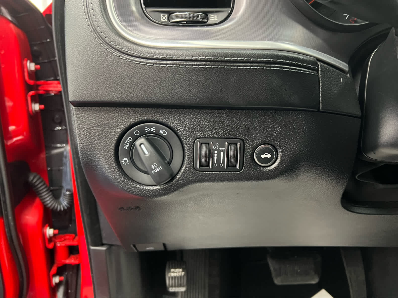 Used 2019 Dodge Charger SXT w/ Plus Group image 18