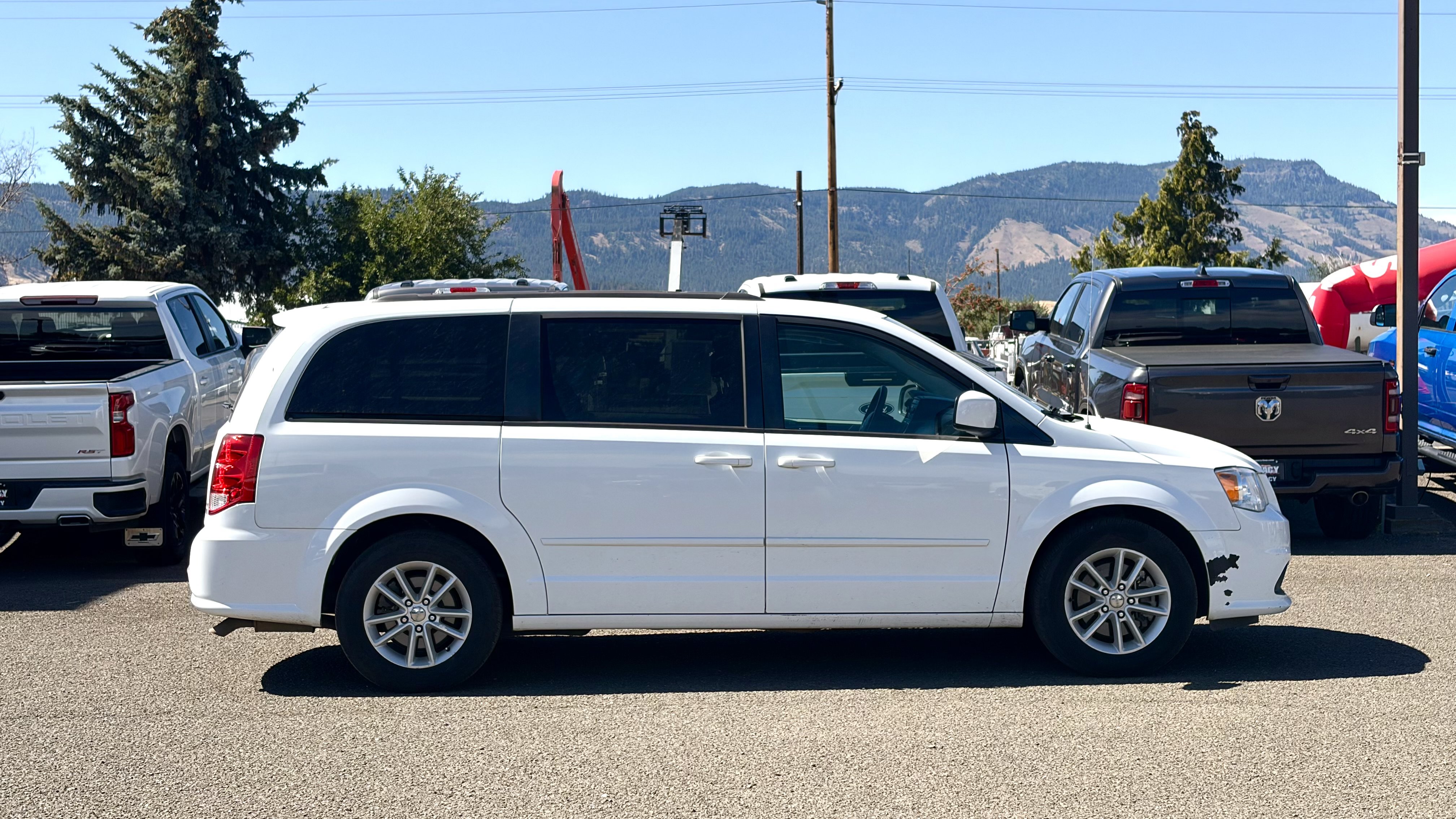 Used 2015 Dodge Grand Caravan SXT FWD image 6