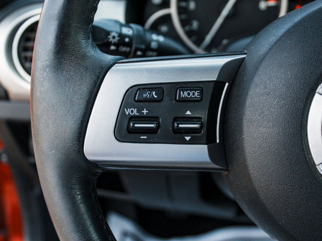 Used 2010 MAZDA MX-5 Miata Grand Touring w/ Premium Pkg RWD image 11