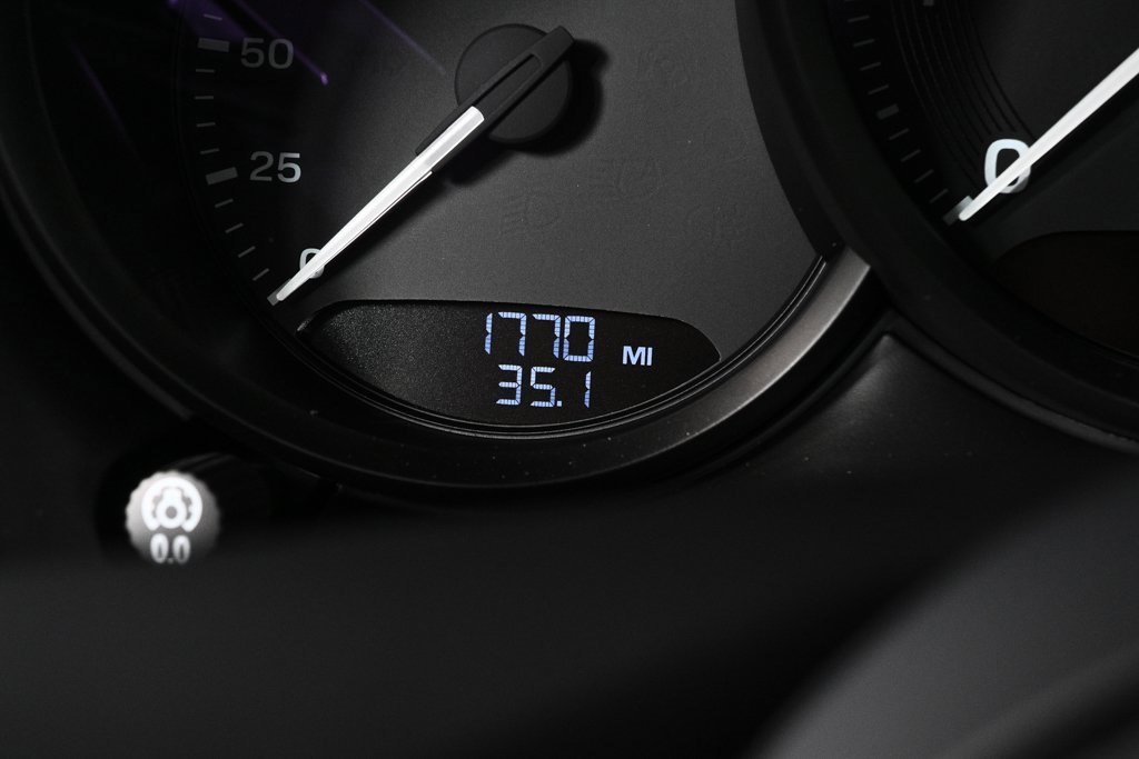 Used 2025 Porsche Macan image 12