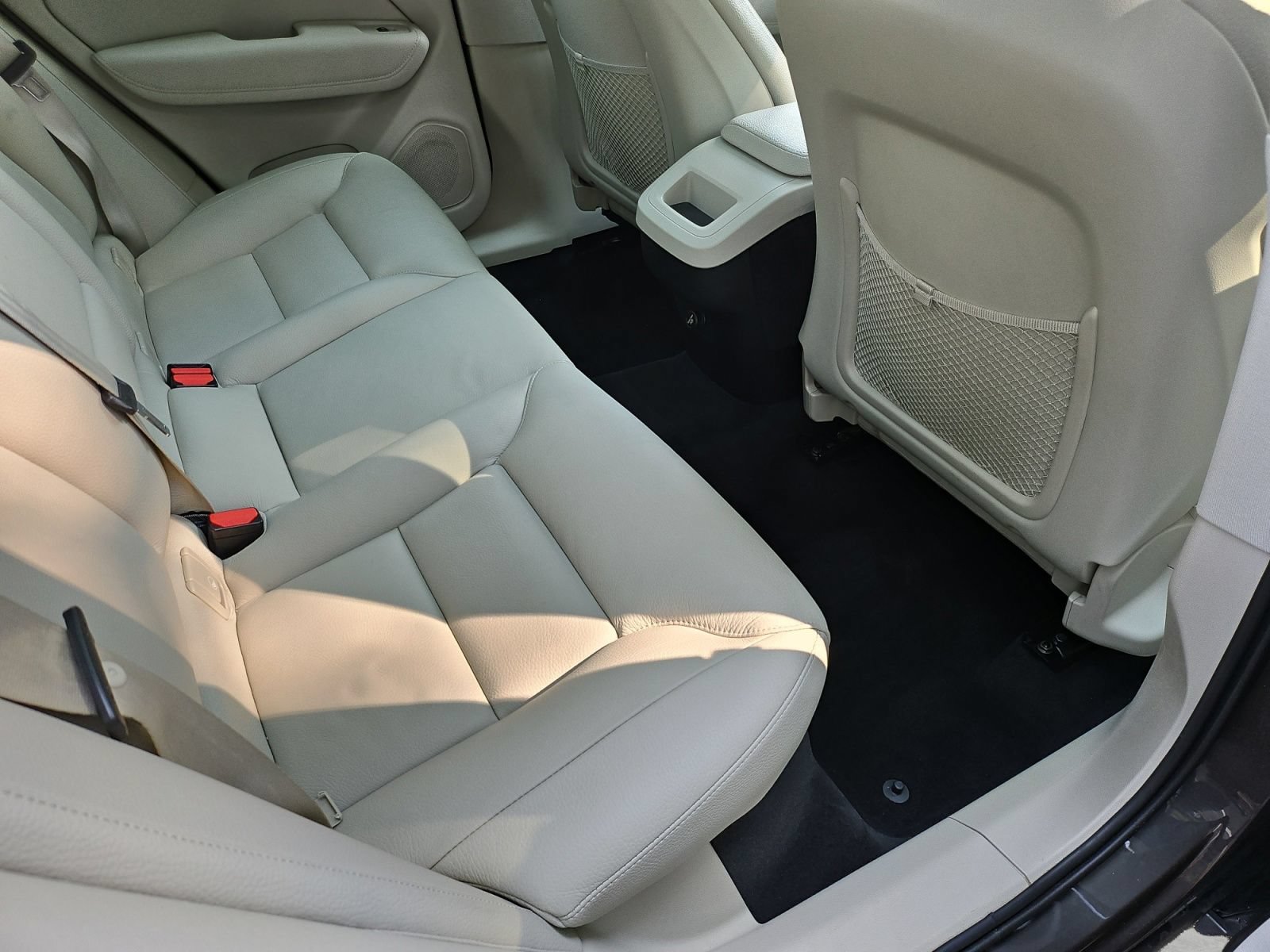 Used 2019 Volvo XC60 T5 Momentum w/ Premium Package FWD image 30