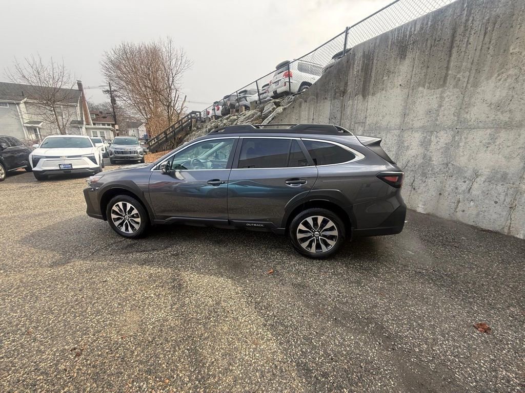 Used 2025 Subaru Outback Limited XT image 2