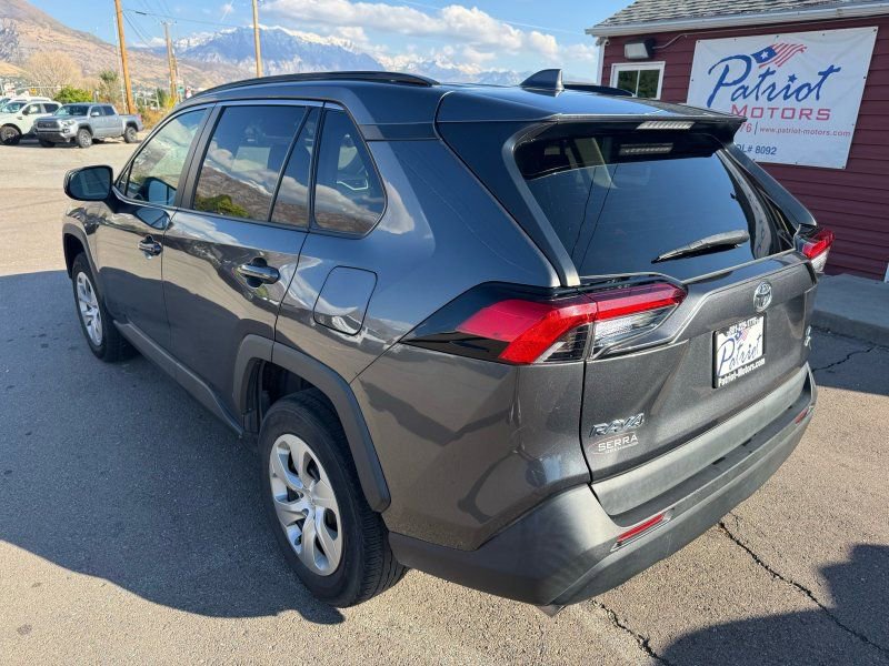 Used 2021 Toyota RAV4 LE image 4