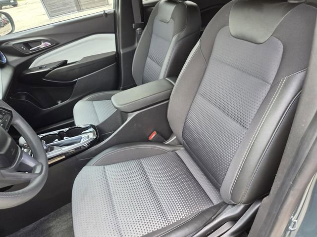Used 2025 Chevrolet Trax LT FWD image 4
