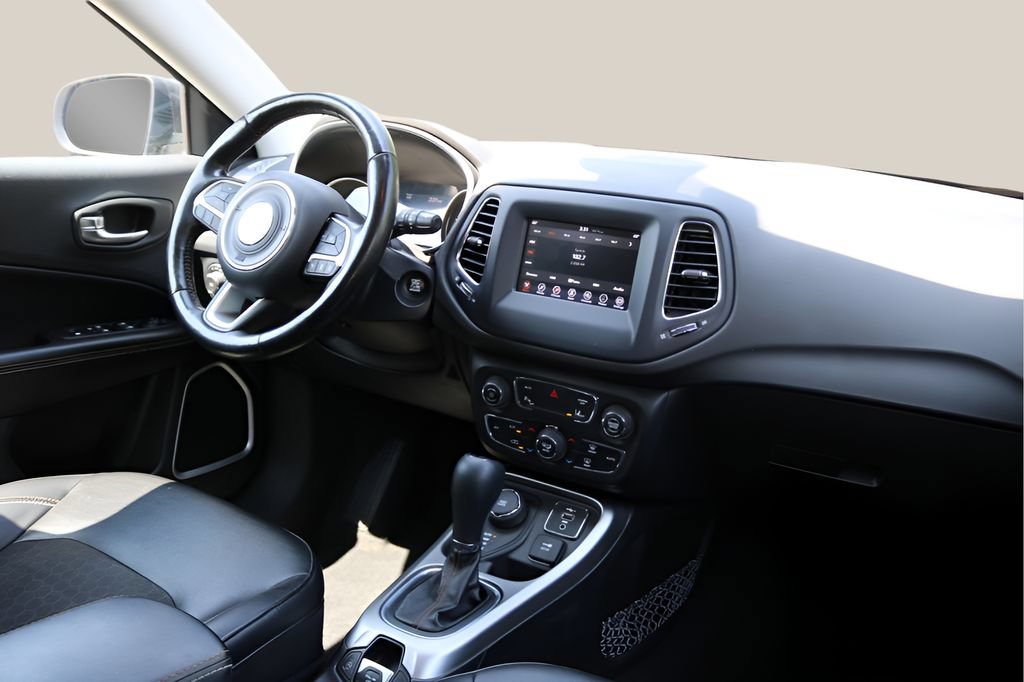 Used 2021 Jeep Compass Latitude w/ Driver Assistance Group AWD/4WD image 20