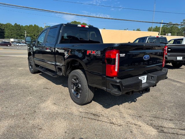 New 2025 Ford F250 4x4 Crew Cab Super Duty image 8