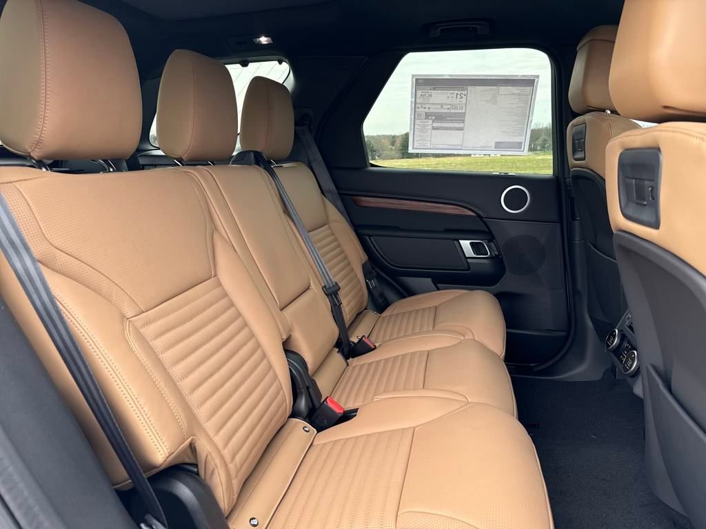 Used 2025 Land Rover Discovery Dynamic SE AWD/4WD image 20