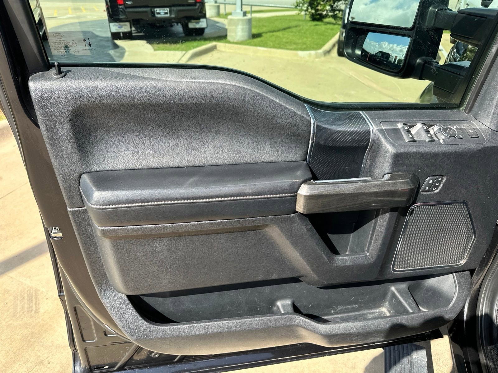 Used 2020 Ford F250 Platinum w/ FX4 Off-Road Package AWD/4WD image 20