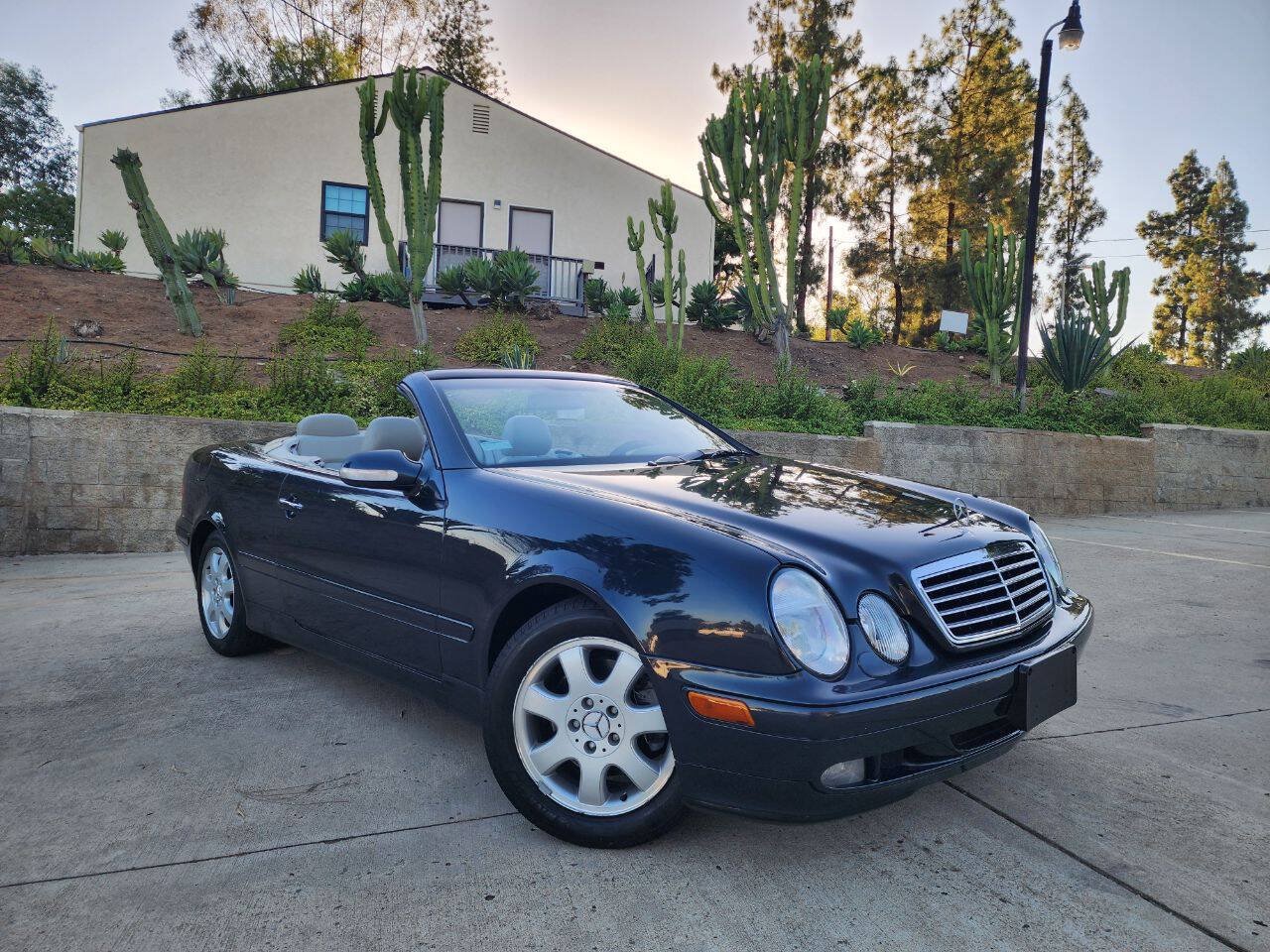 Used 2002 Mercedes-Benz CLK 320 Cabriolet image 2