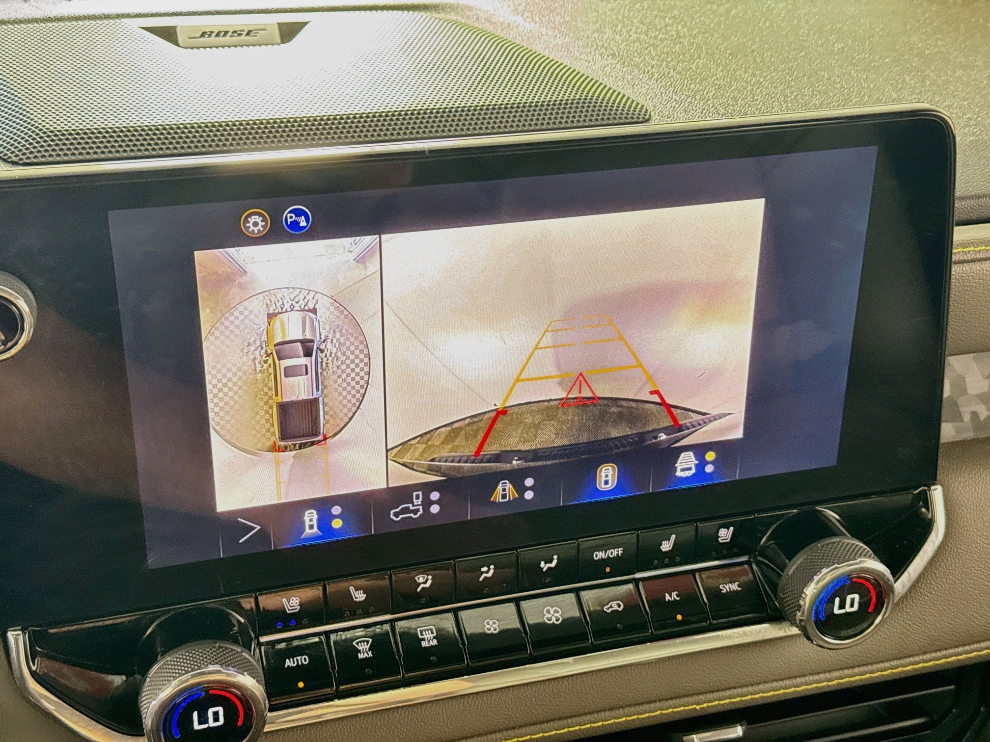 Used 2025 Chevrolet Colorado ZR2 w/ Technology Package AWD/4WD image 3