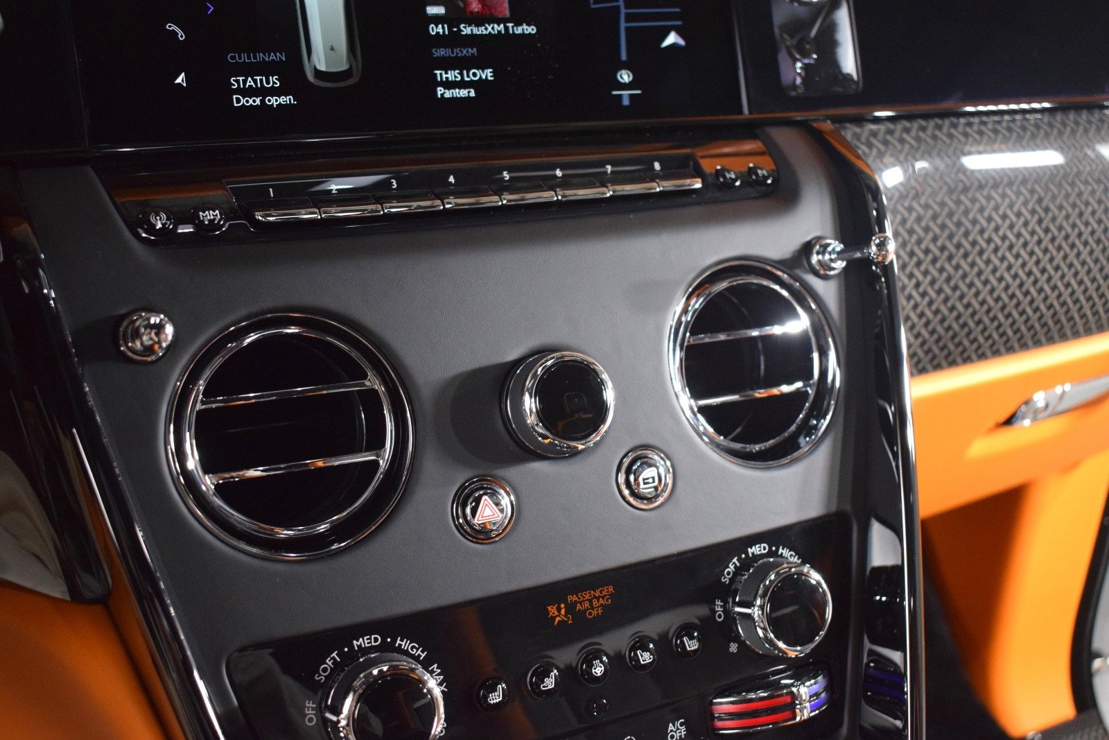 New 2026 Rolls-Royce Cullinan Black Badge image 32