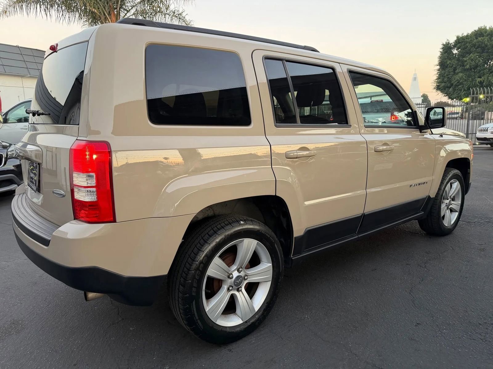 Used 2016 Jeep Patriot Latitude w/ Sun/Sound Group image 23