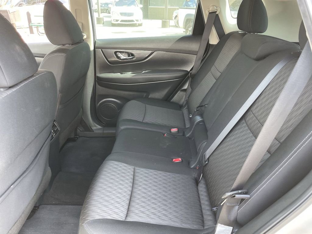 Used 2018 Nissan Rogue S image 16
