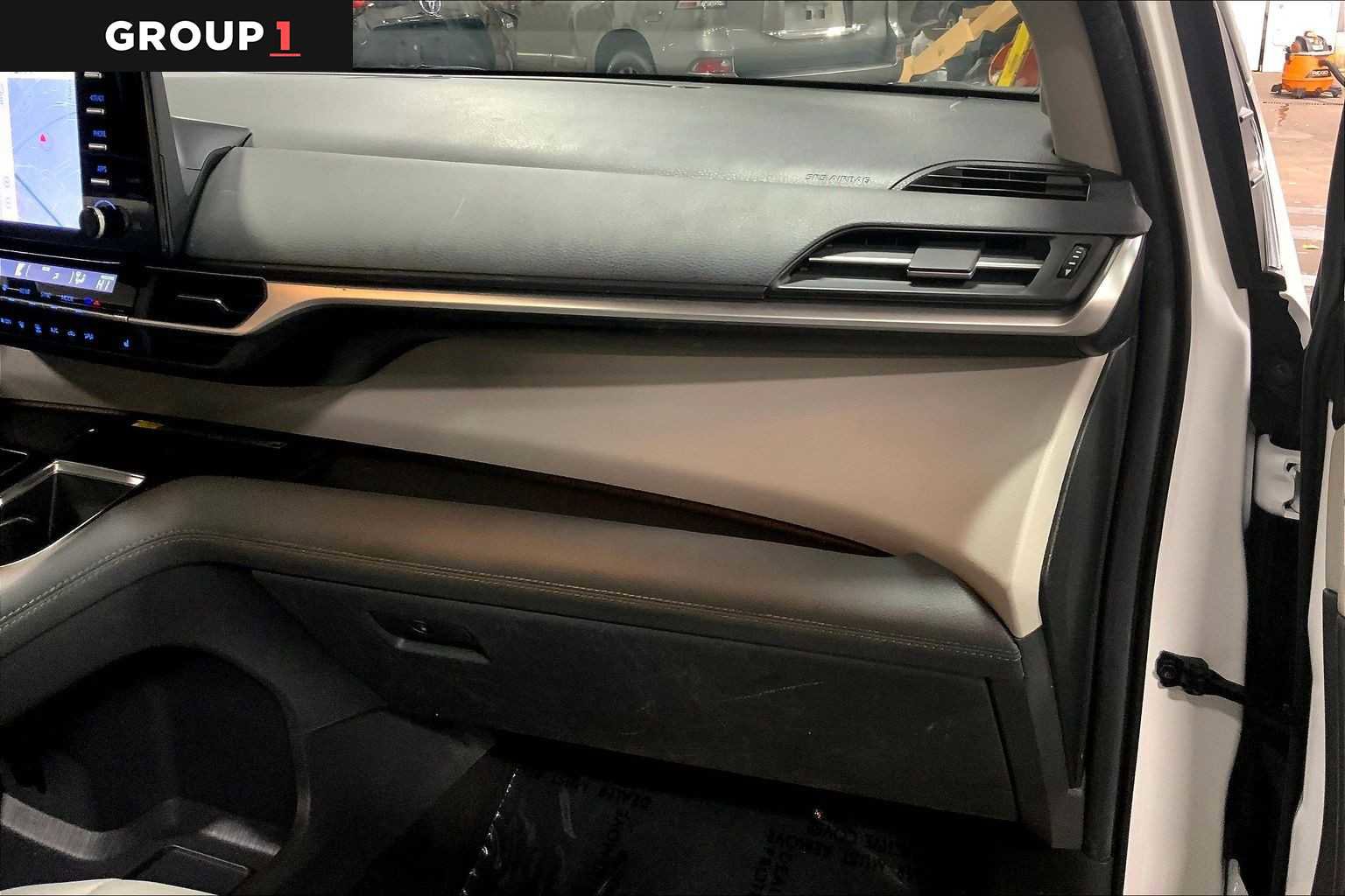 Used 2024 Toyota Sienna XLE w/ XLE Plus Package image 19