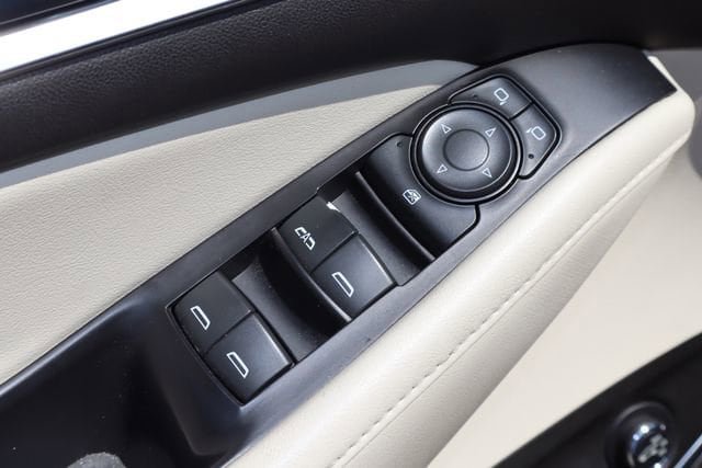 Used 2022 Buick Enclave Essence w/ Experience Buick Package FWD image 23