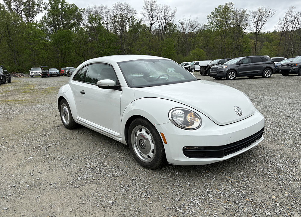 Used 2015 Volkswagen Beetle 1.8T Classic FWD image 4