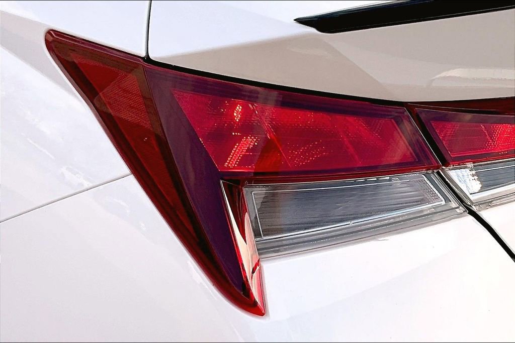 Certified 2025 Hyundai Elantra Sport image 30