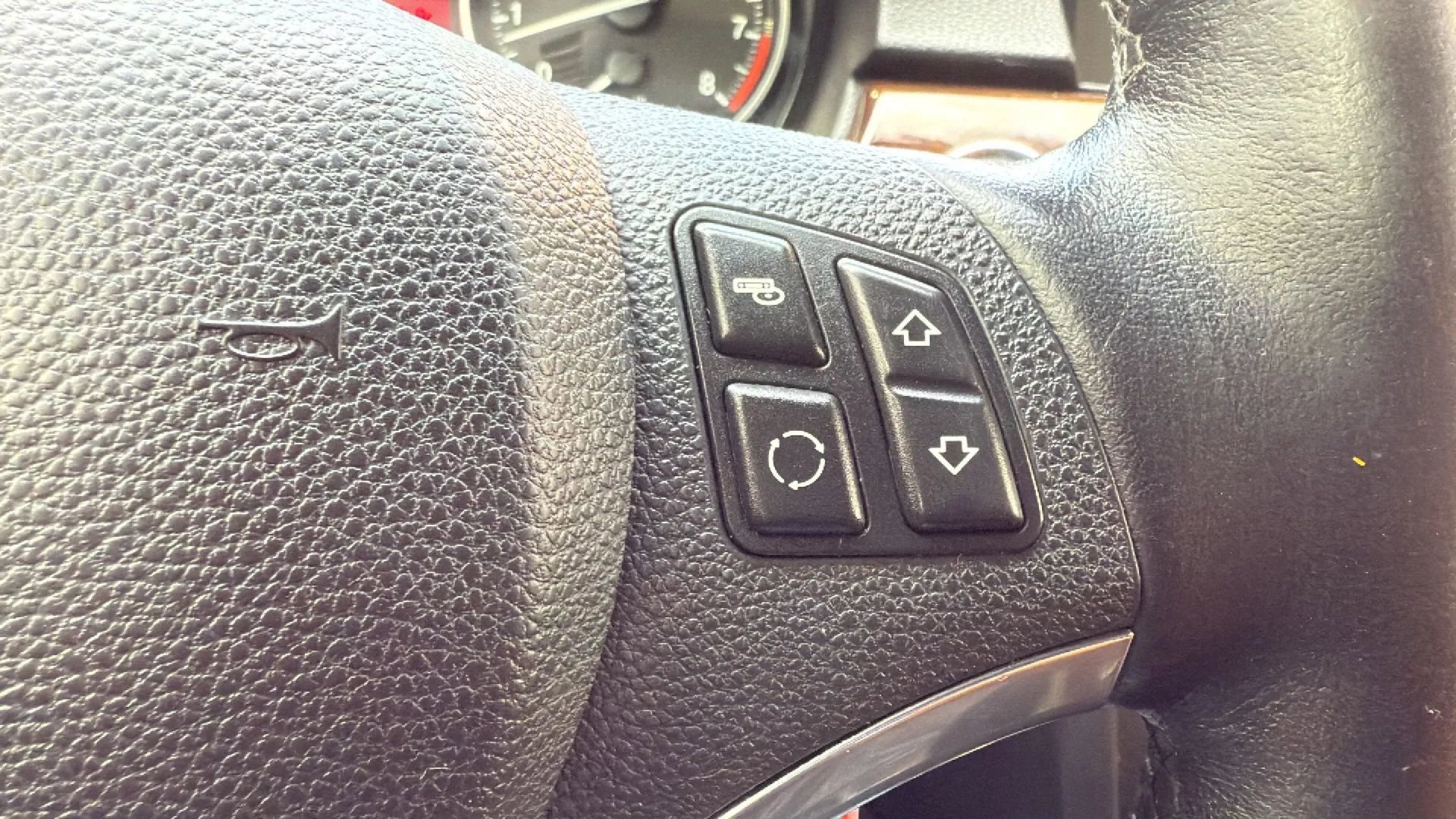 Used 2013 BMW 328i Convertible image 11