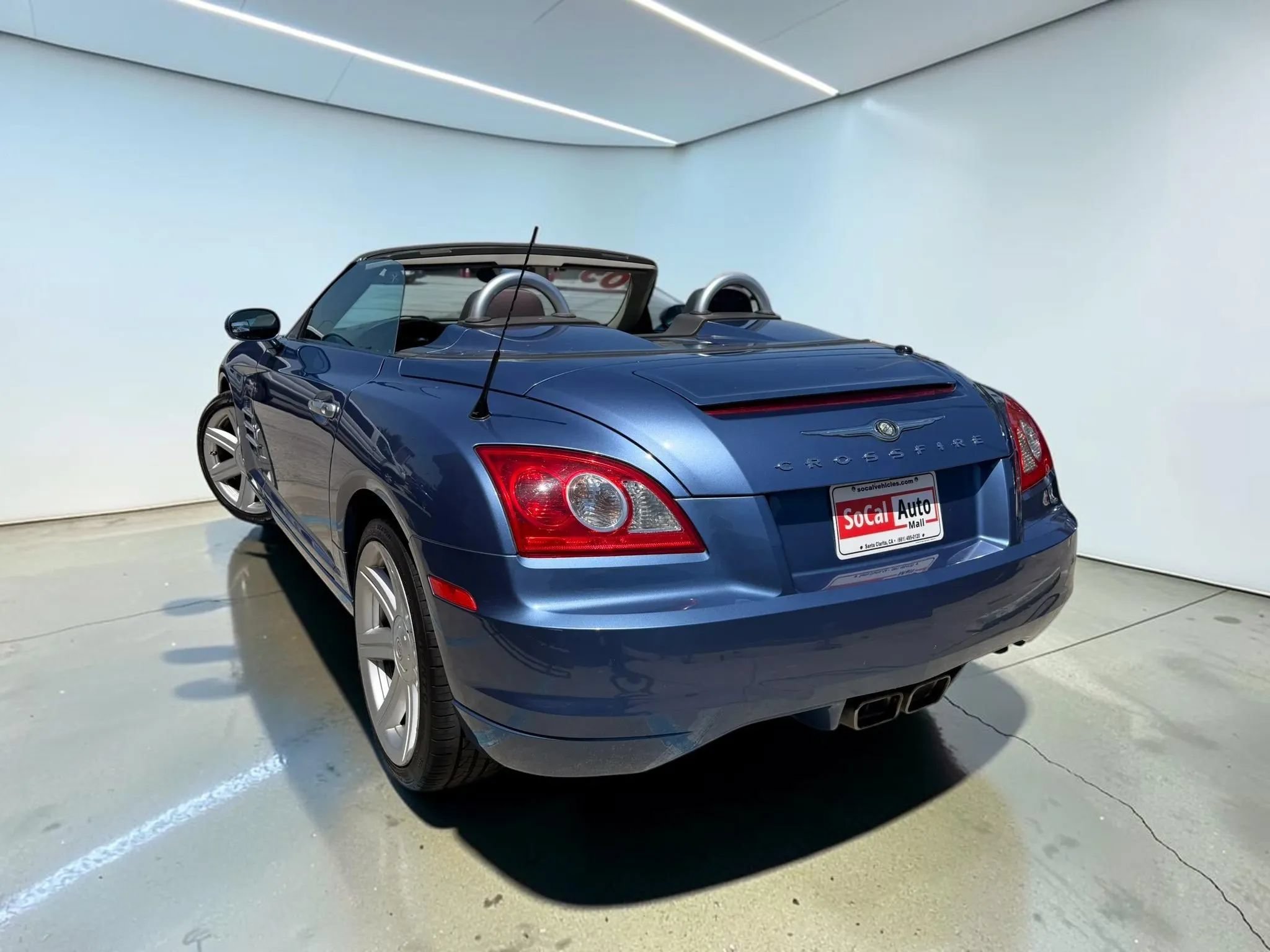Used 2005 Chrysler Crossfire Limited RWD image 5