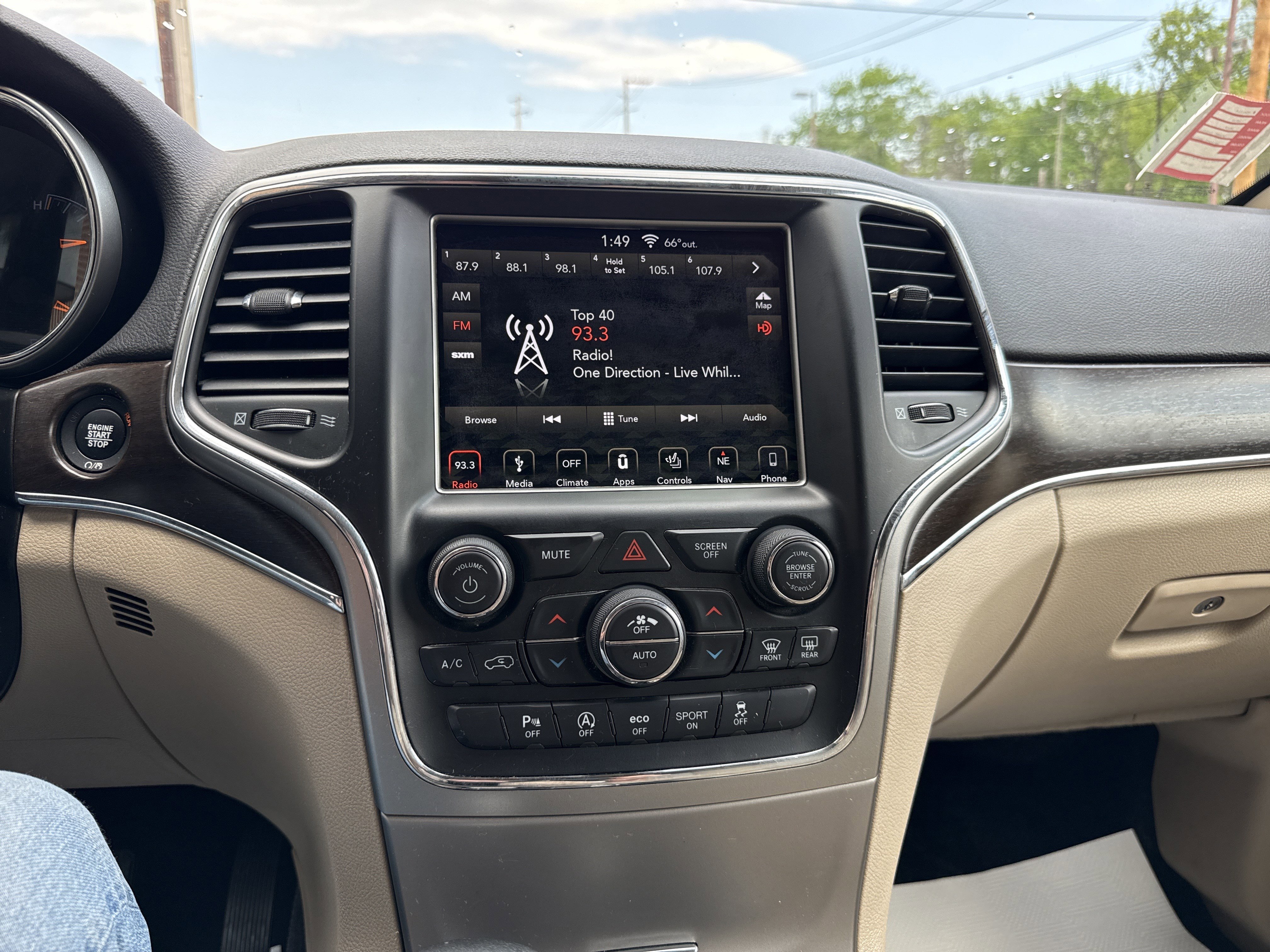 Used 2018 Jeep Grand Cherokee Limited w/ Luxury Group II AWD/4WD image 25