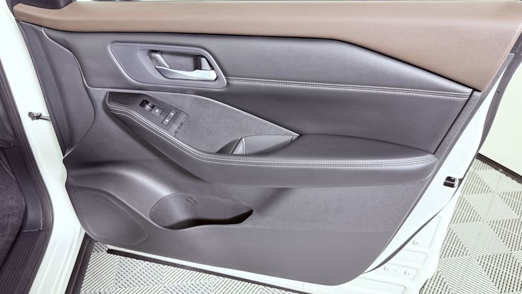 Used 2023 Nissan Rogue SV w/ SV Premium B Package image 26