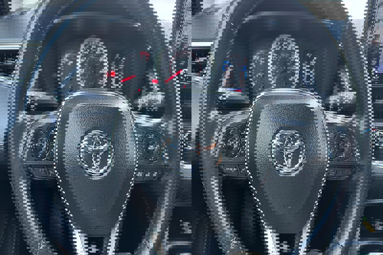 Used 2022 Toyota Corolla Cross LE image 24