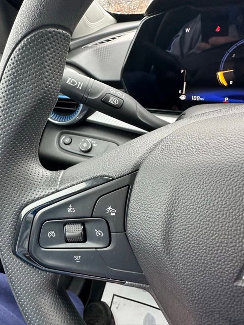 Used 2025 Chevrolet Trax LT image 25