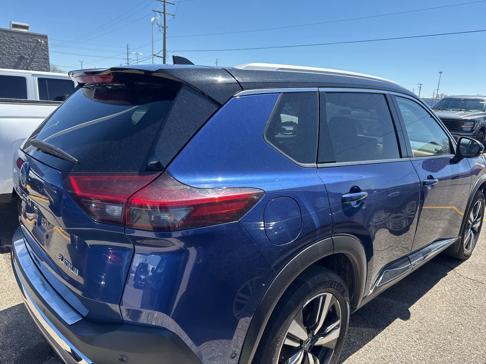 Used 2022 Nissan Rogue Platinum w/ Head-Up Display Package image 23
