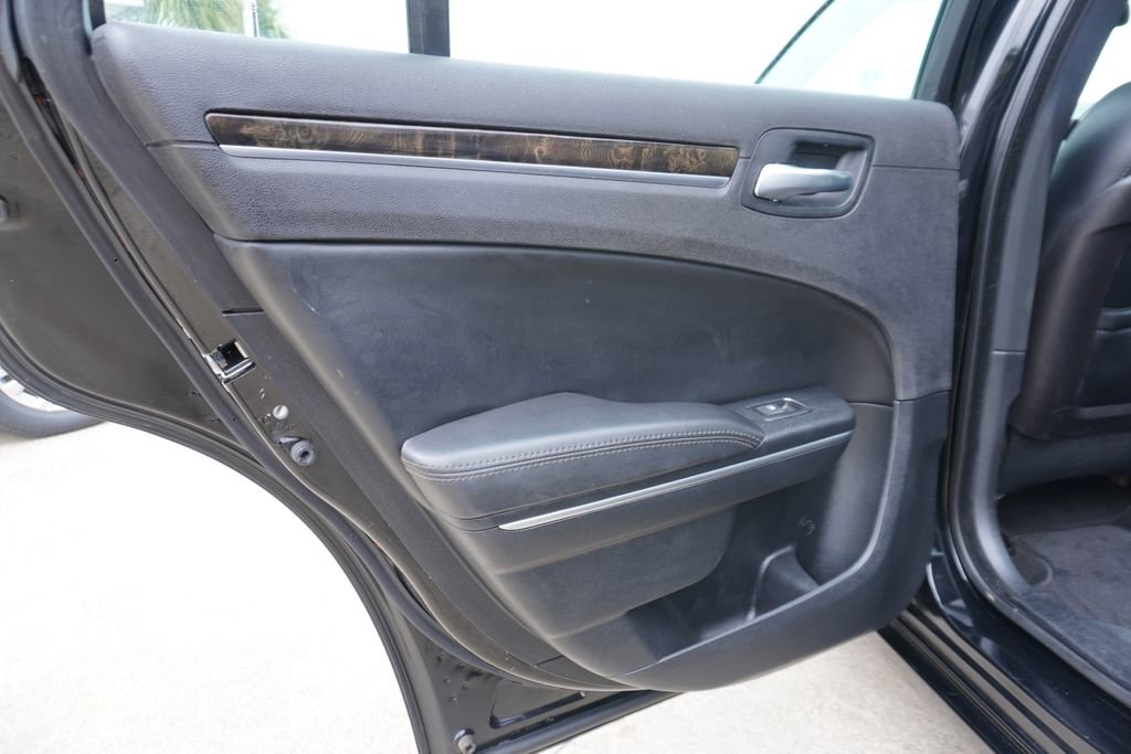 Used 2016 Chrysler 300 C RWD image 19