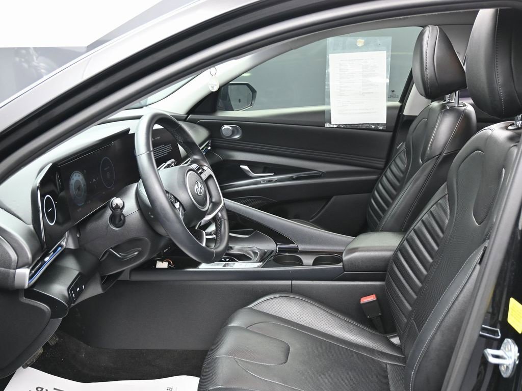 Used 2022 Hyundai Elantra Limited image 16