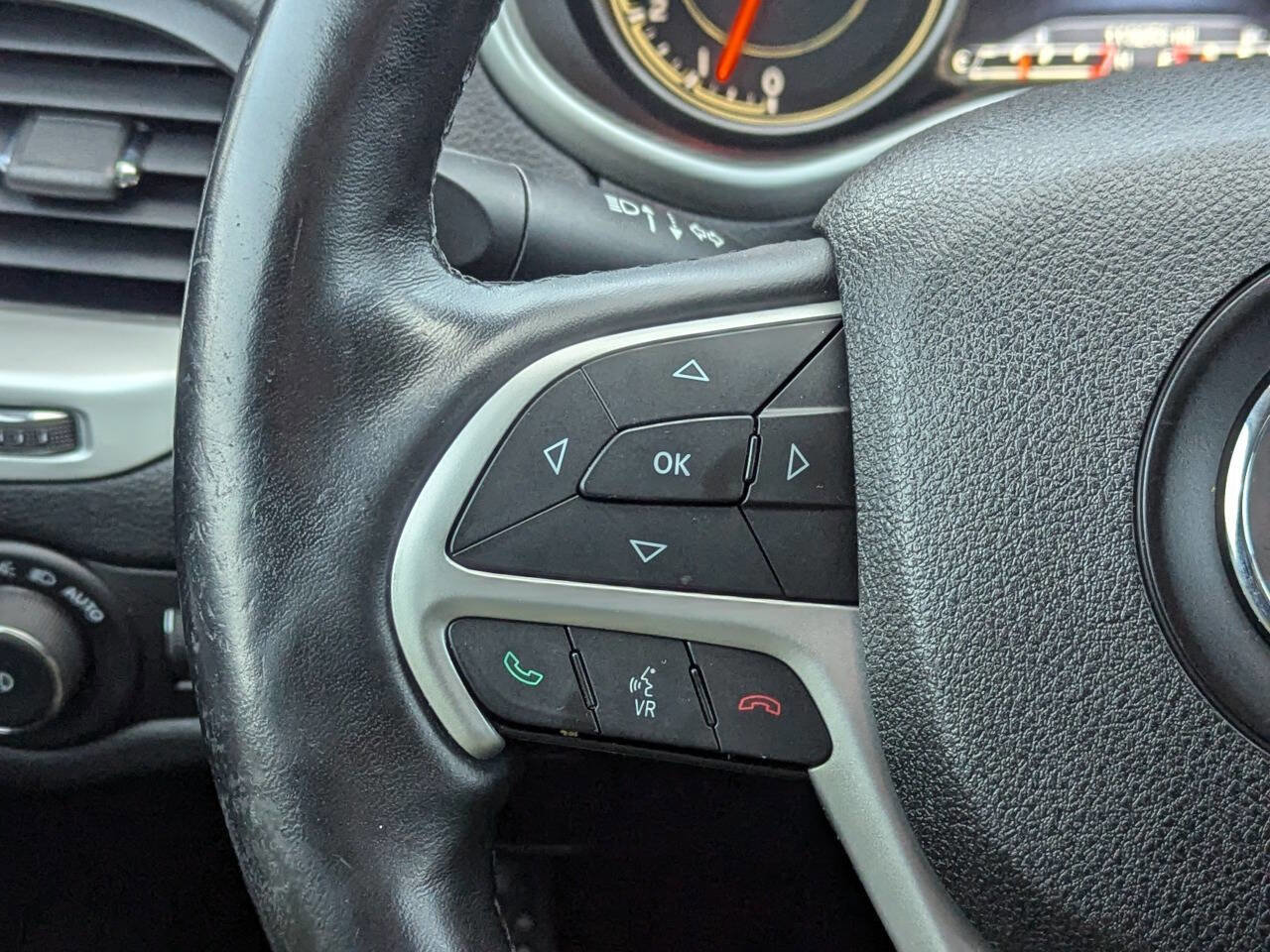 Used 2016 Jeep Cherokee Trailhawk w/ Cold Weather Group image 26