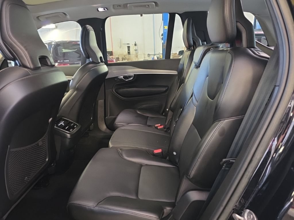 Used 2022 Volvo XC90 T5 Momentum w/ Protection Package Premier FWD image 5