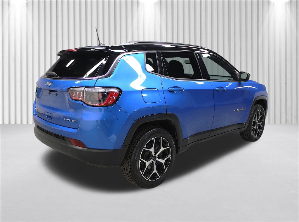 Certified 2025 Jeep Compass Limited AWD/4WD image 3