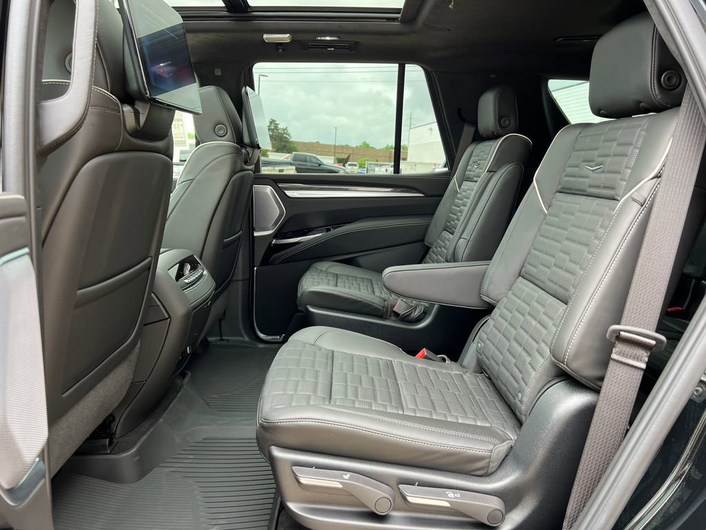 New 2026 Cadillac Escalade V w/ LPO, ONYX Package AWD/4WD image 4