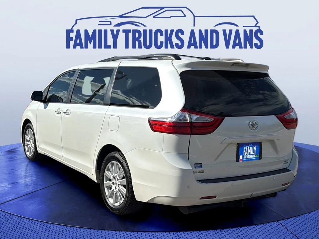 Used 2015 Toyota Sienna XLE image 3