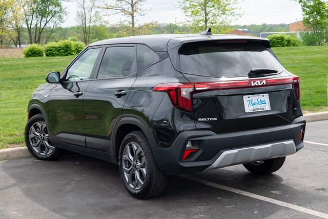 Used 2025 Kia Seltos LX AWD/4WD image 28